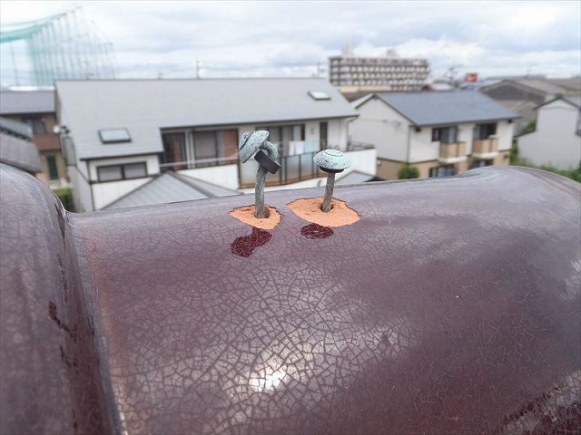 釘が1センチ以上飛び出している